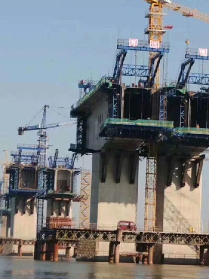 Мост через желтую реку синьян бросил в поле луч Cantilever из путешественника бойюна