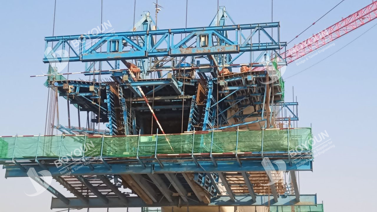 Таиланд лопбури железнодорожного Cantilever форма путешественника дело