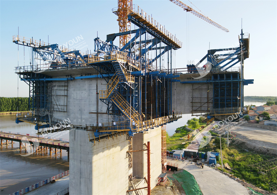 Cantilever форма путешественника с основным размахом 150-200 метров